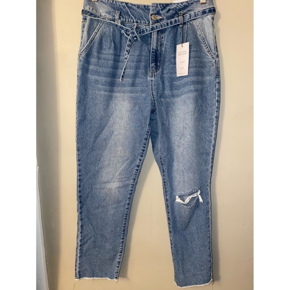 High Rise Mom Jeans - Picture 2 of 6